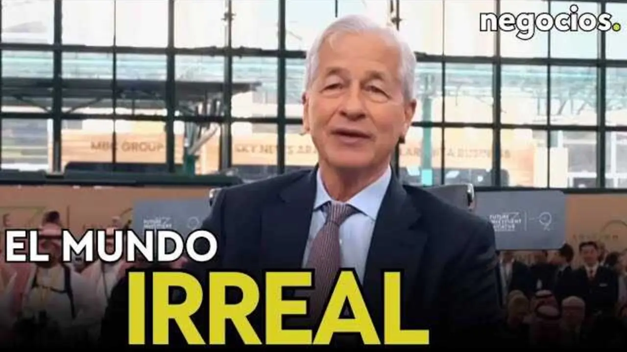 Jamie Dimon en una conferencia, destacando la importancia del trabajo presencial y la colaboración en oficina.<br>                        <br>                        <br>                        <br>                      