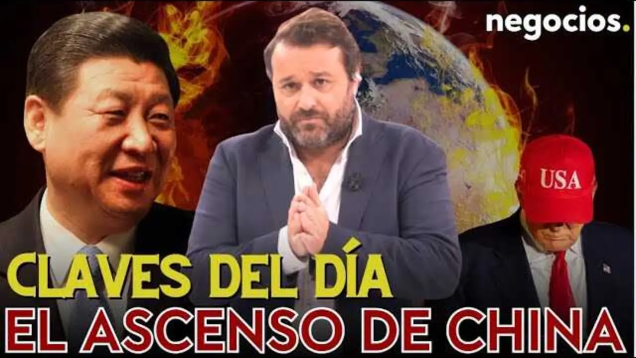 Miniatura oficial del video que muestra un montaje con símbolos de poder mundial junto a la imagen resplandeciente del cometa 3I/Atlas captada por satélites.<br>                        <br>                        <br>                        <br>                      