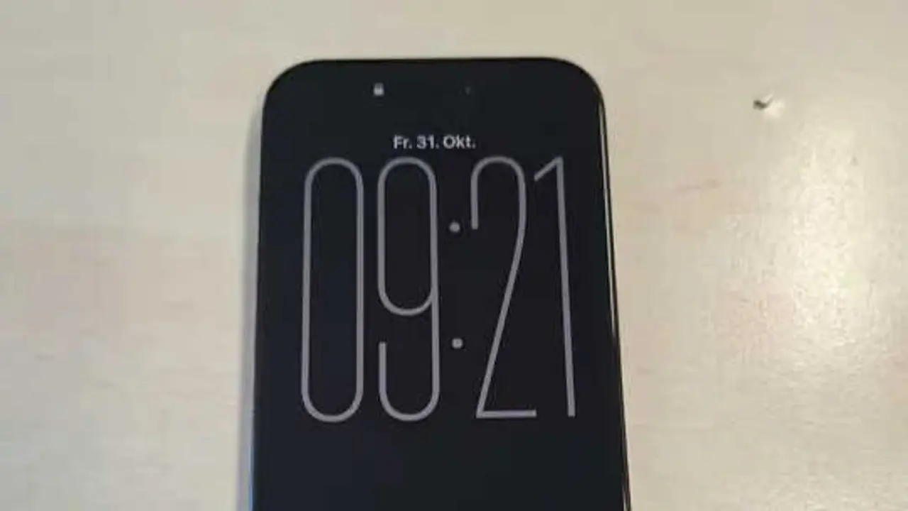 2-years-of-use-without-a-case-or-screen-protector-v0-zesa8jtereyf1