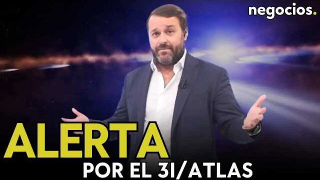 Imagen en baja resolución del cometa 3I/Atlas tomada por telescopios disponibles, mostrando un objeto con un destello azul difuso en el espacio.<br>                        <br>                        <br>                        <br>                      