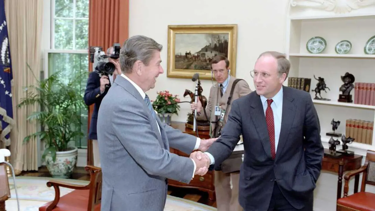 7/25/1983 President Reagan in the Oval Office with Richard Cheney to discuss his recent trip to the Soviet Union By Series: Reagan White House Photographs, 1/20/1981 - 1/20/1989Collection: White House Photographic Collection, 1/20/1981 - 1/20/1989