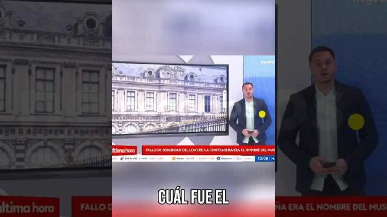 Vista panorámica de la fachada principal del Museo del Louvre en París, protagonista del robo por fallo de seguridad.<br>                        <br>                        <br>                        <br>                      