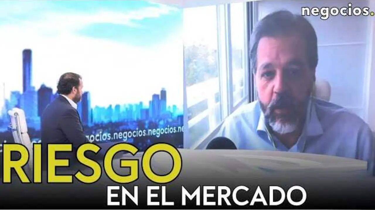 Gerardo Ortega durante la entrevista en Negocios TV, explicando la caída de Telefónica y la dinámica actual de los mercados financieros.<br>                        <br>                        <br>                        <br>                      