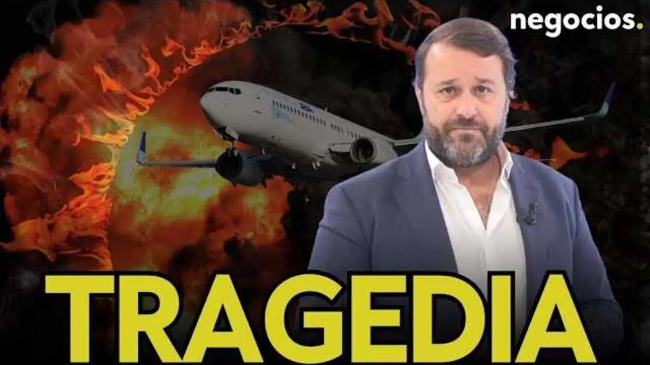 Columna de humo negro tras el incendio provocado por el accidente aéreo de un avión de carga en Louisville, Kentucky.<br>                        <br>                        <br>                        <br>                      