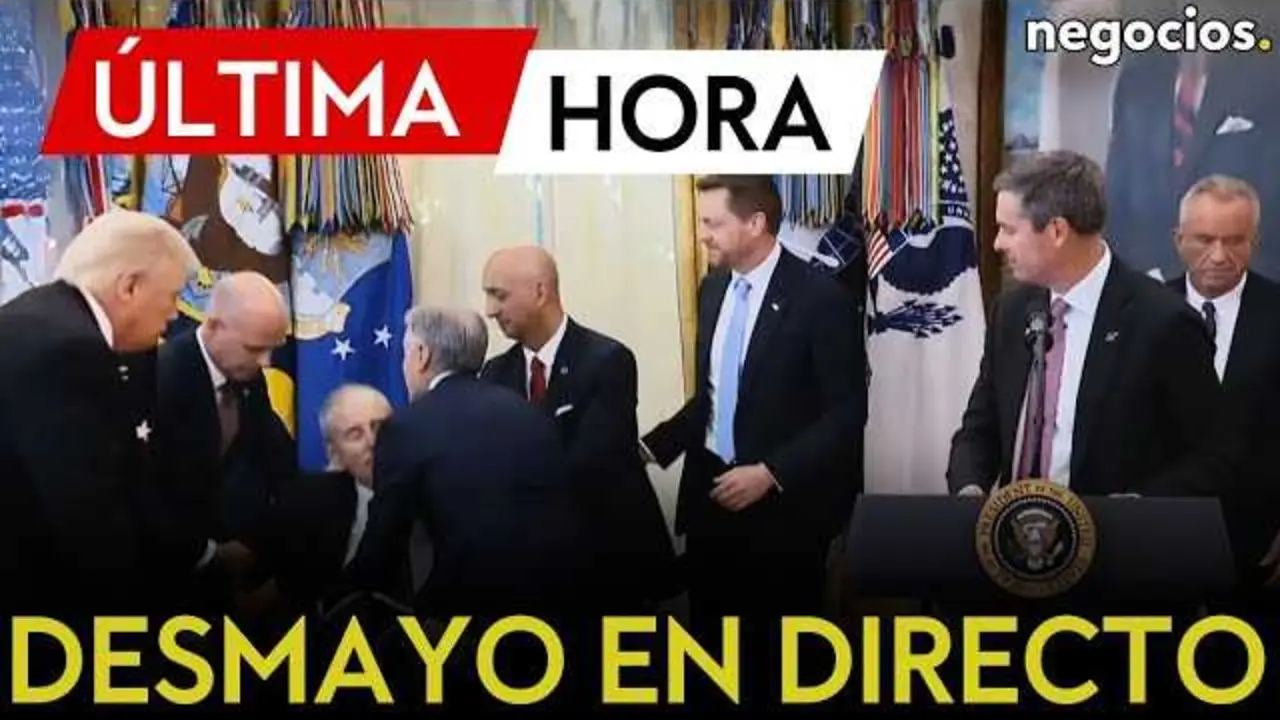 Momento tenso en el Despacho Oval durante el anuncio de Donald Trump, con asistentes sorprendidos y un representante farmacéutico desplomado.<br>                        <br>                        <br>                        <br>                      