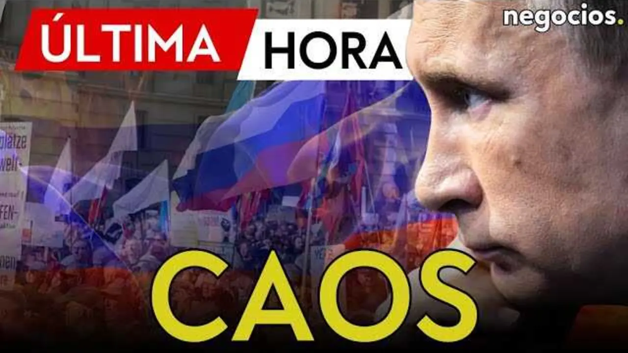 Locomotora en llamas durante un acto de sabotaje atribuido a un grupo disidente ruso en protesta contra el Kremlin<br>                        <br>                        <br>                        <br>                      