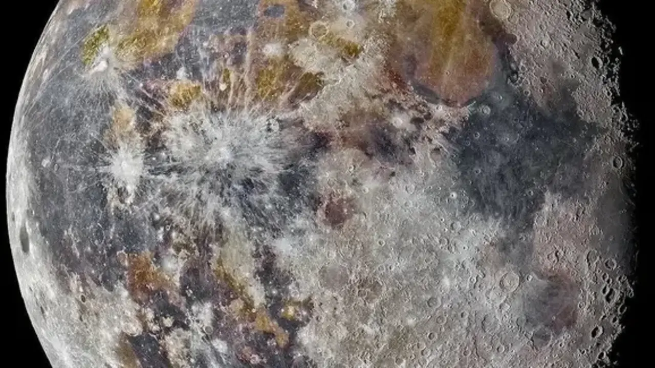 the-gigamoon-the-sharpest-public-domain-photo-of-the-moon-v0-bgid49pvyb1g1