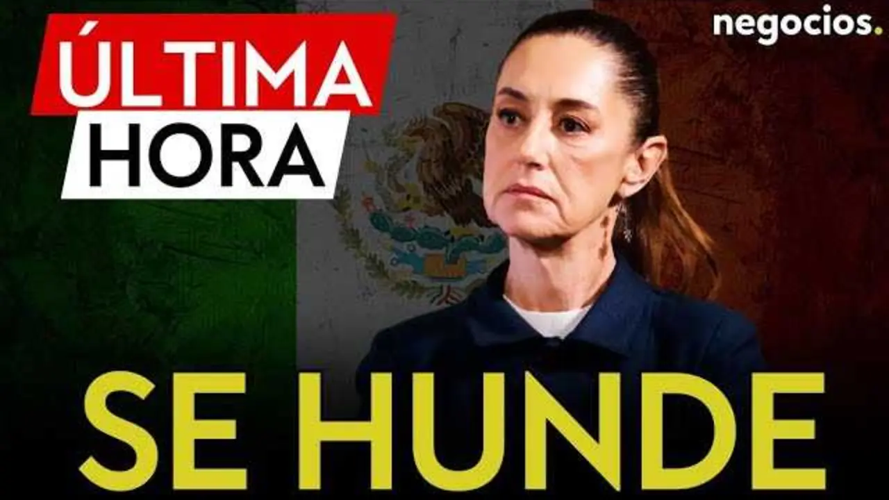 Claudia Sheinbaum durante una conferencia de prensa en Ciudad de México, con manifestantes en las calles de fondo simbolizando la crisis social actual.<br>                        <br>                        <br>                        <br>                      
