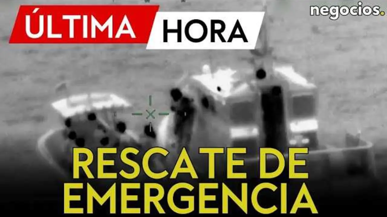 Imagen capturada durante el rescate de la Guardia Costera a los ocho pasajeros cerca de Venice, Florida.<br>                        <br>                        <br>                        <br>                      