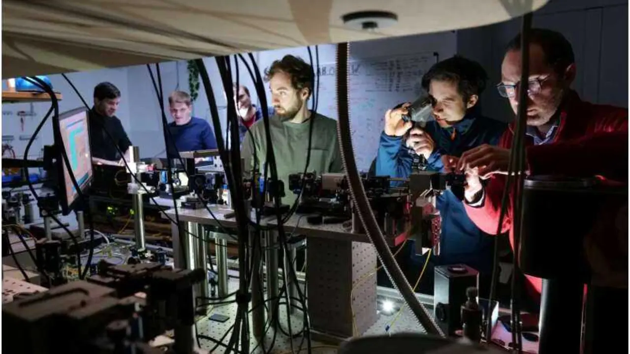 Physicists from research groups at the University of Stuttgart, Saarbrücken, and Dresden conducting an experiment on quantum teleportation (left to right: Tobias Bauer, Marlon Schäfer, Caspar Hopfmann, Stefan Kazmaier, Tim Strobel, Simone Luca Portalupi). Credit: Julian Maisch
