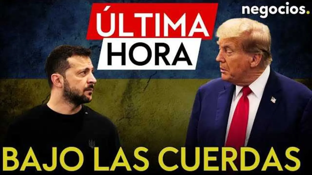 Fotografía de Volodimir Zelensky en una conferencia de prensa, con fondo desfocado de banderas ucranianas y símbolos oficiales.<br>                        <br>                        <br>                        <br>                      