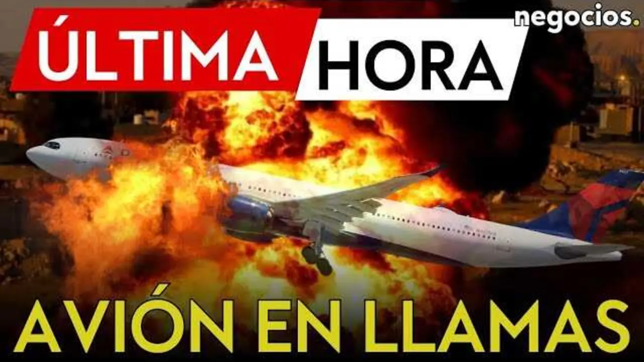 Fotografía del desastre aéreo en Dubái donde se ve una columna de humo negro tras el choque del avión militar indio HAL Tejas.<br>                        <br>                        <br>                        <br>                      