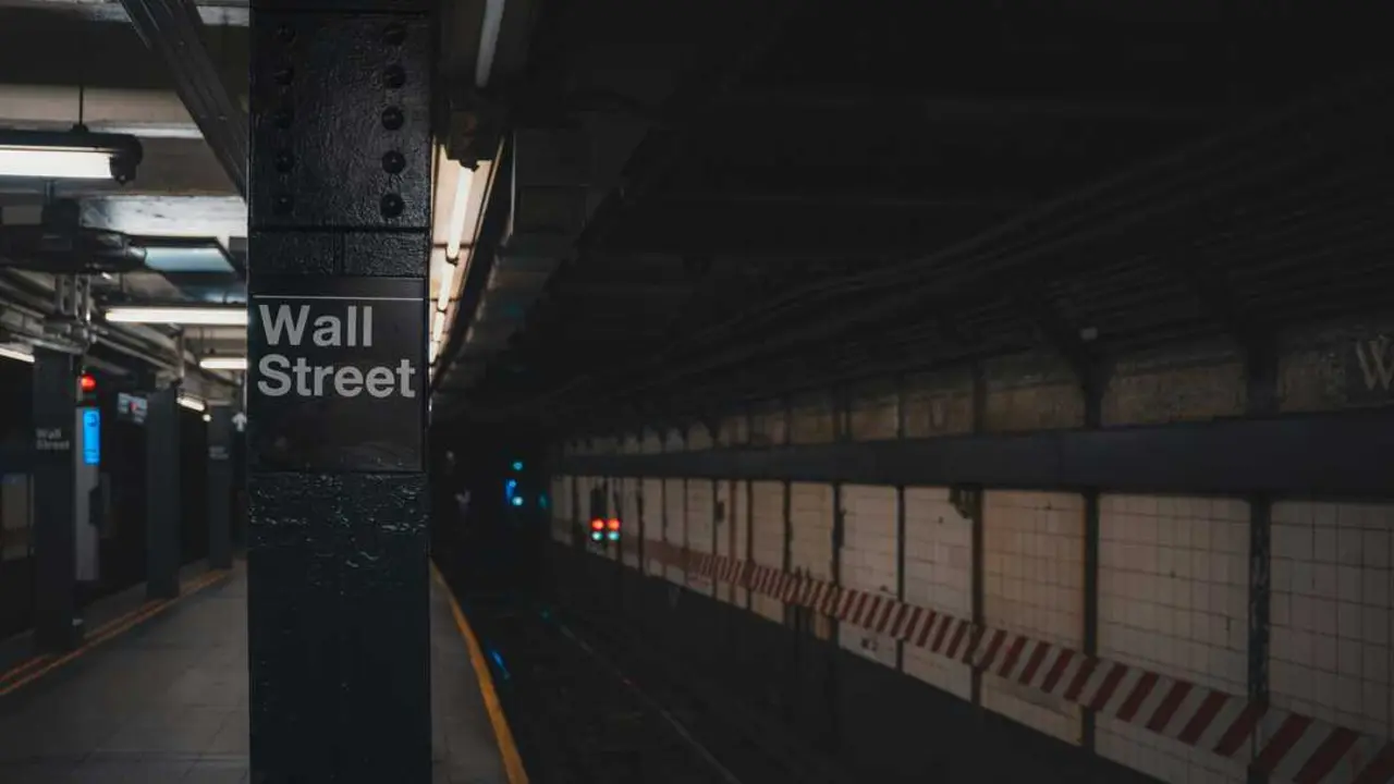 wall street pexels-willianjusten-32409127