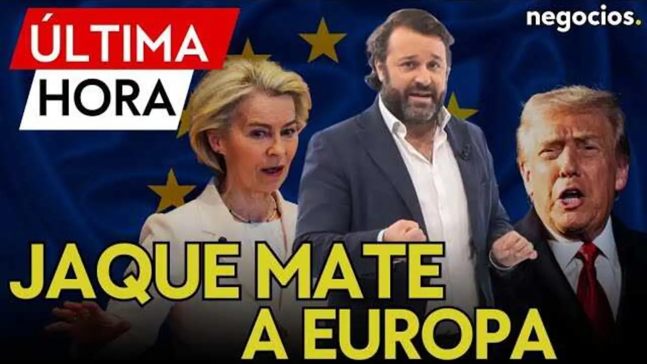 Donald Trump hablando en conferencia, con fondo que evoca temas geopolíticos y bandera de Estados Unidos.<br>                        <br>                        <br>                        <br>                      