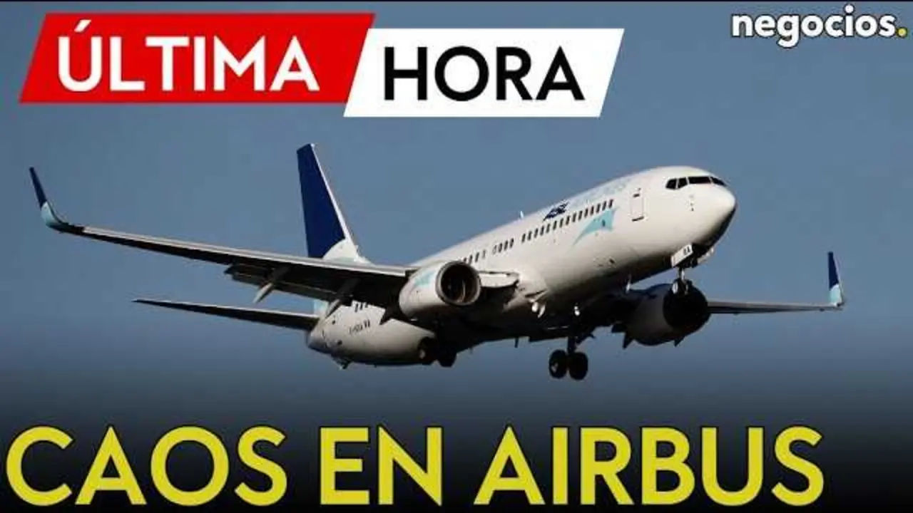 Vista de un avión Airbus en pista con un cielo despejado, bajo la radiación solar intensa.<br>                        <br>                        <br>                        <br>                      