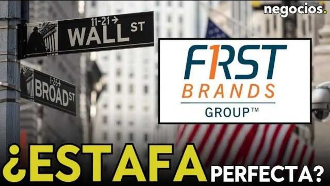 Logotipo de First Brands con gráficos financieros de fondo representando la caída de la empresa.<br>                        <br>                        <br>                        <br>                      