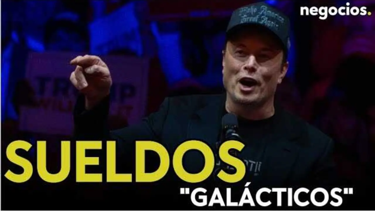 Elon Musk en un evento corporativo, ilustrando la polémica sobre los sueldos ejecutivos.<br>                        <br>                        <br>                        <br>                      