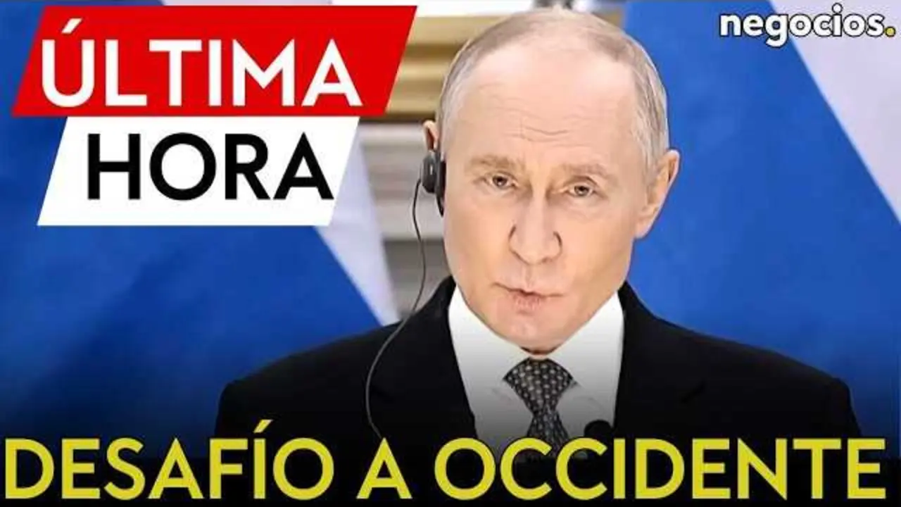 Vladimir Putin y Narendra Modi durante la visita oficial en la India, destacando las banderas y el ambiente de cooperación bilateral.<br>                        <br>                        <br>                        <br>                      