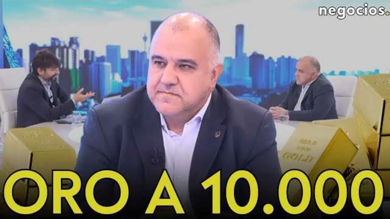 Miniatura del vídeo donde aparece Javier López Milán hablando sobre el pronóstico alcista para el oro y la plata en 2025 y siguientes años.<br>                        <br>                        <br>                        <br>                      