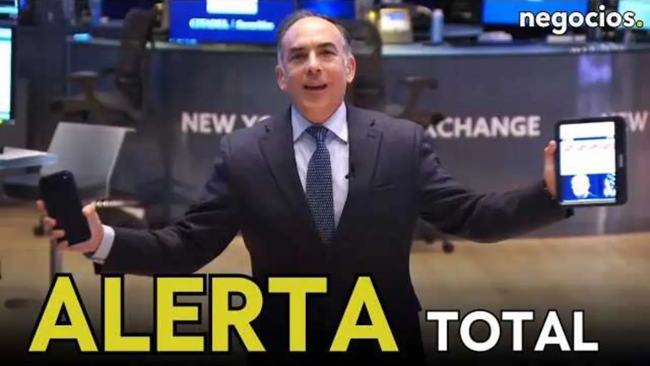 Gráficos y logos de Wall Street con el telón de fondo de la Bolsa de Nueva York al atardecer, ilustrando la coyuntura económica analizada.<br>                        <br>                        <br>                        <br>                      