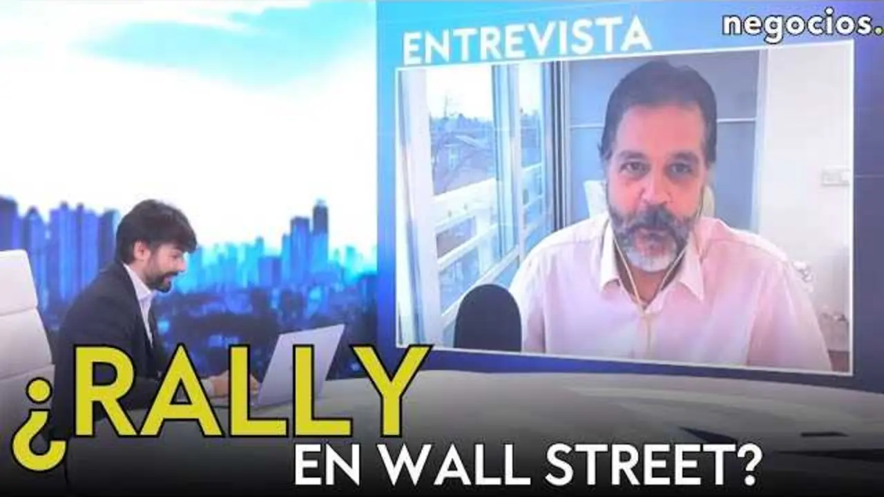 Gerardo Ortega analizando los mercados financieros en Negocios TV con gr&aacute;ficos de &iacute;ndices en segundo plano.<br>                        <br>                        <br>                        <br>                      