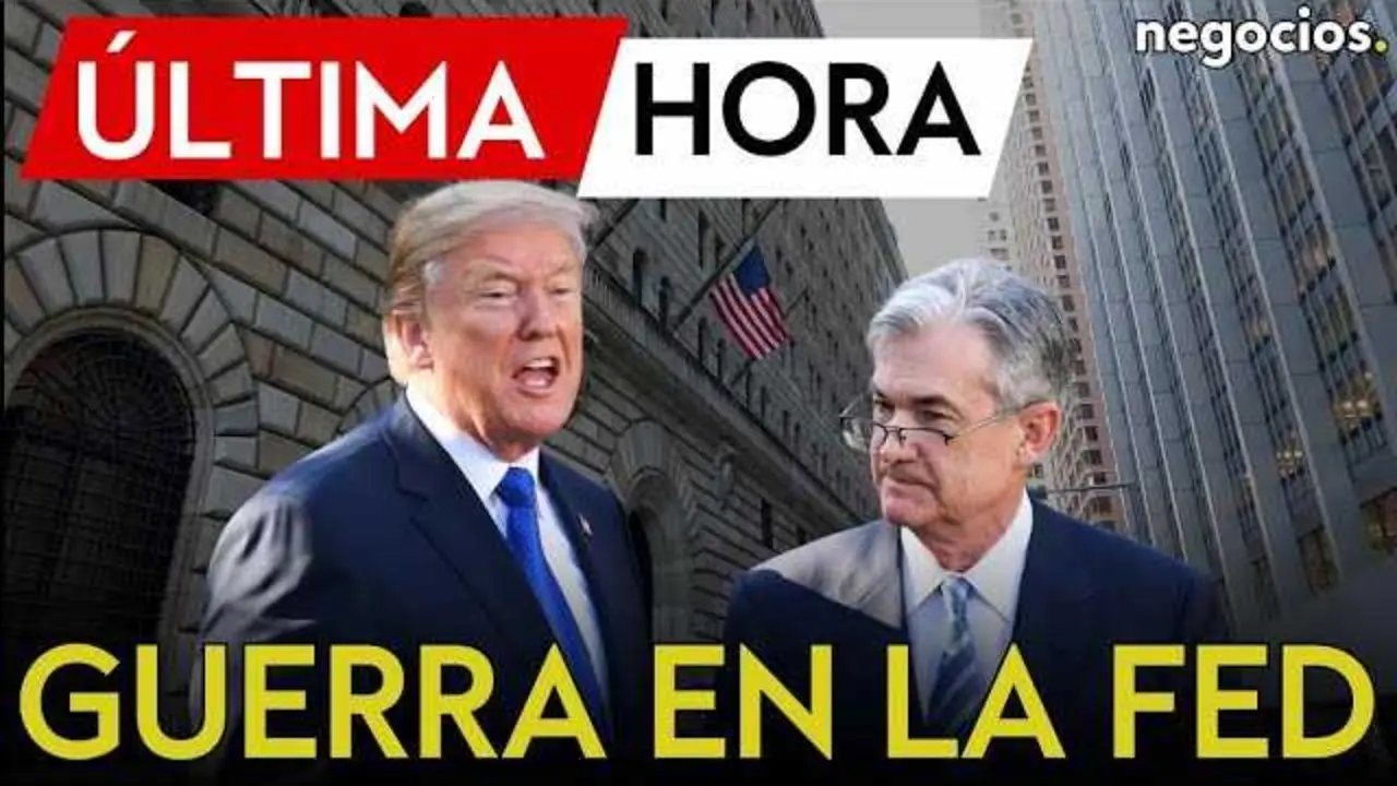 Jerome Powell durante una conferencia de prensa en la Reserva Federal, con gr&aacute;ficos econ&oacute;micos de fondo<br>                        <br>                        <br>                        <br>                      