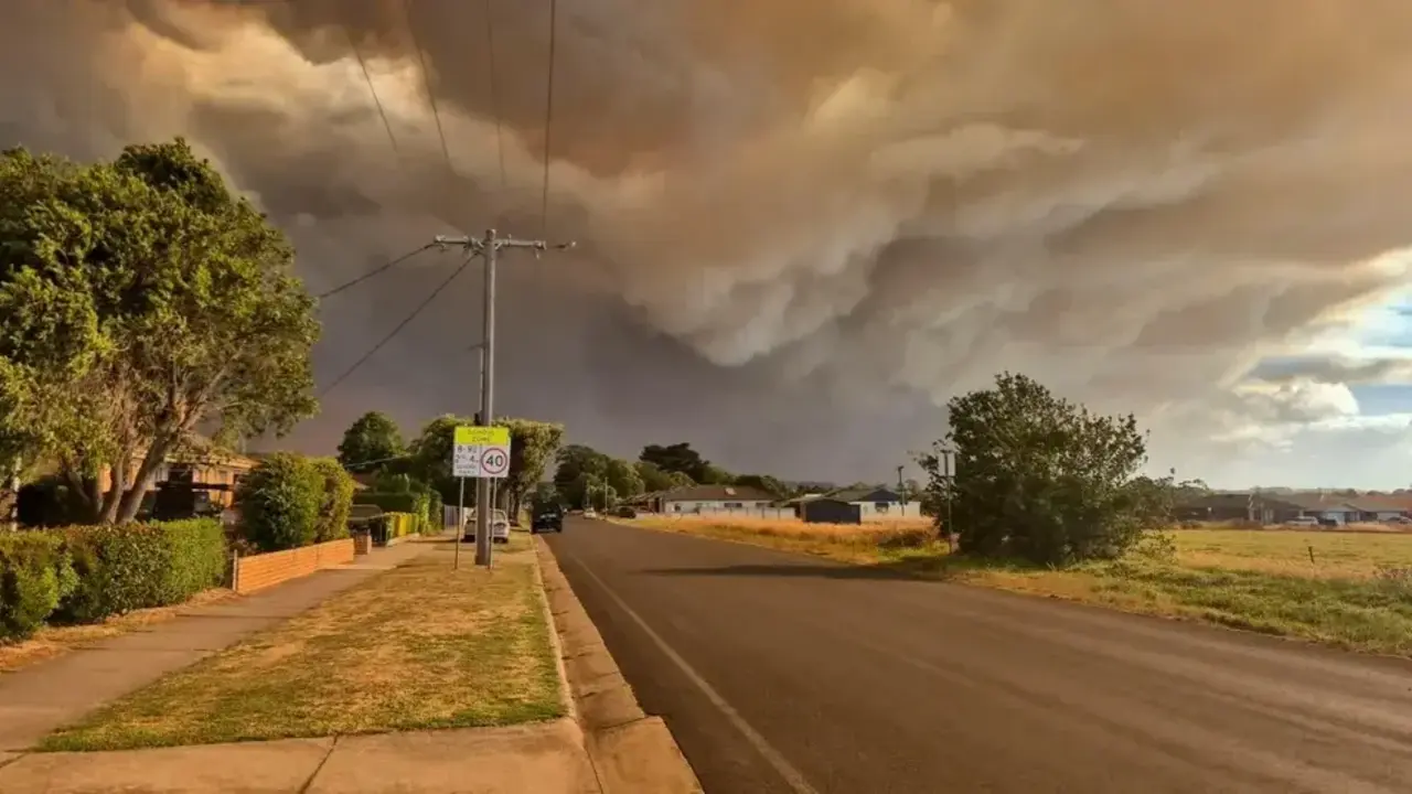 Credits: Reddit.com fires-around-our-house-in-australia-look-like-something-our