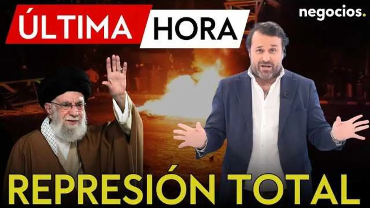 Manifestantes en Ir&aacute;n durante las protestas antigubernamentales frente a las fuerzas de seguridad.<br>                        <br>                        <br>                        <br>                      