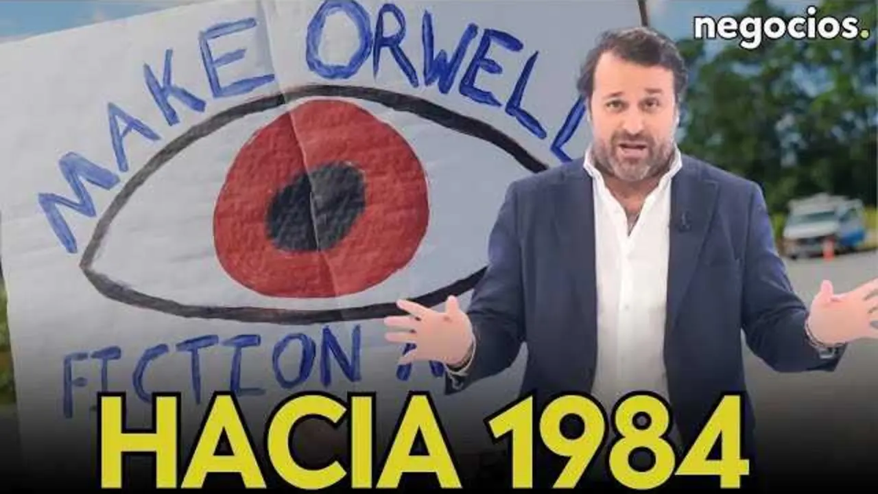 Vista del logotipo del Foro Econ&oacute;mico Mundial superpuesto sobre una imagen de una reuni&oacute;n en Davos con l&iacute;deres internacionales.<br>                        <br>                        <br>                        <br>                      