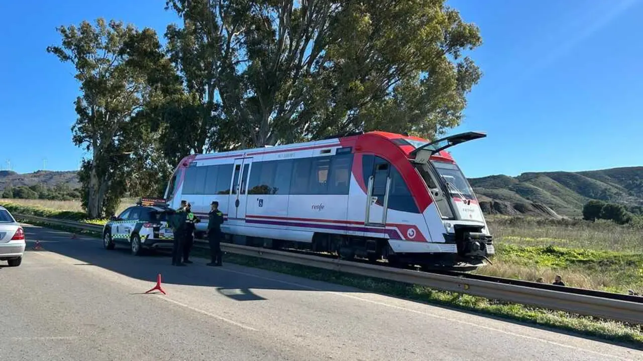 Accidente ferroviario en Murcia: varios heridos tras chocar un tren de pasajeros con una gr&uacute;a
