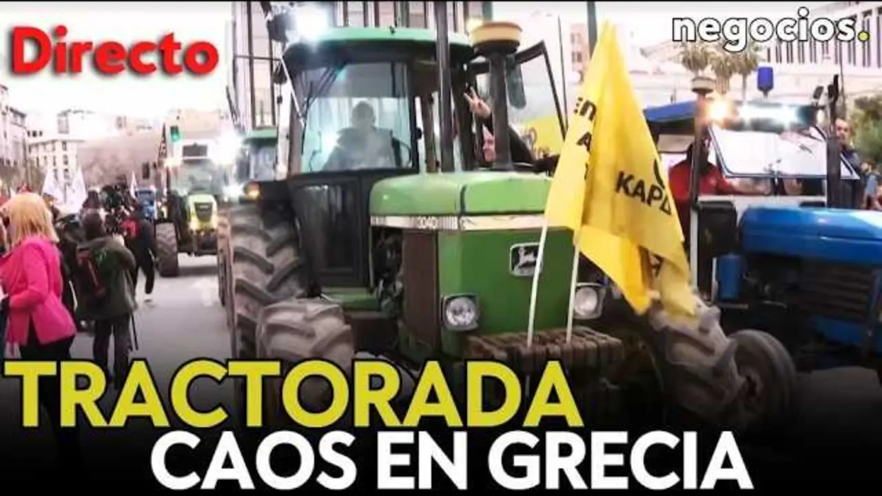 Tractores y agricultores concentrados frente al Parlamento griego en la plaza Syntagma, Atenas, protestando en demanda de soluciones al sector agr&iacute;cola.<br>                        <br>                        <br>                        <br>                      