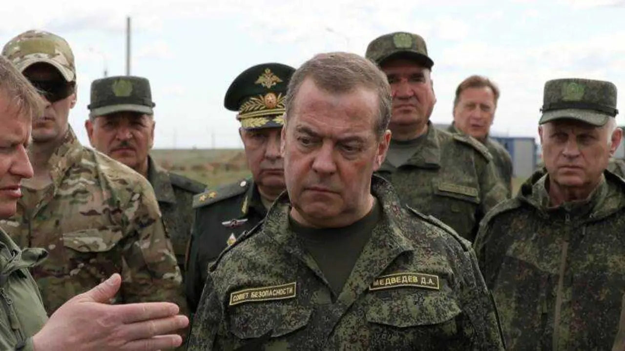 EPA/EKATERINA SHTUKINA / SPUTNIK / GOVERNMENT / POOL