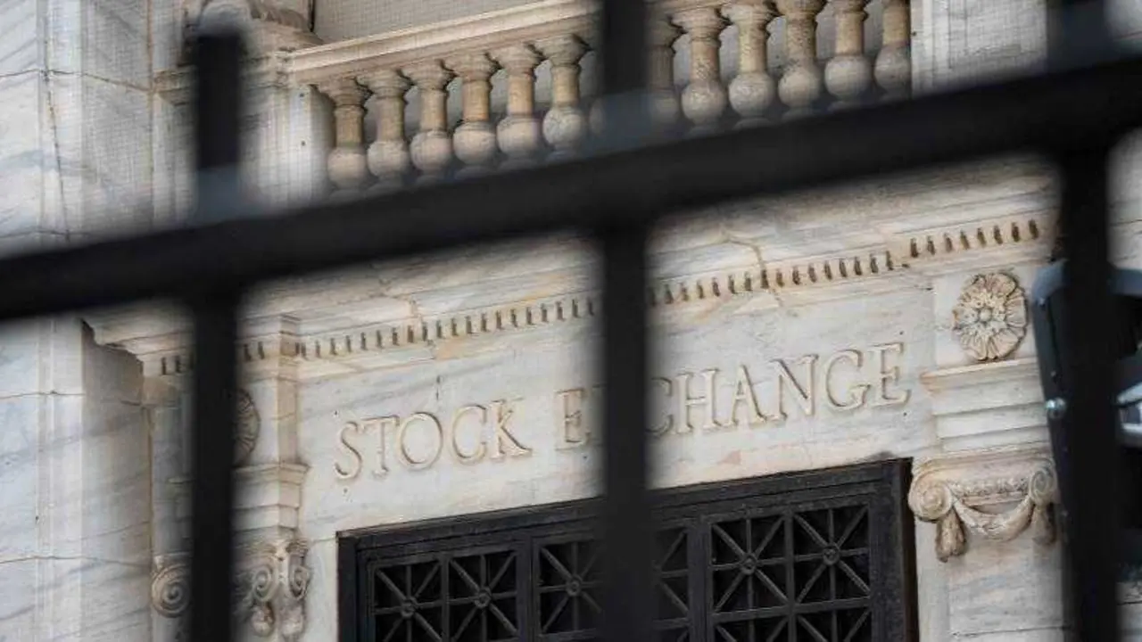 EPA_ANGELINA KATSANIS wall street