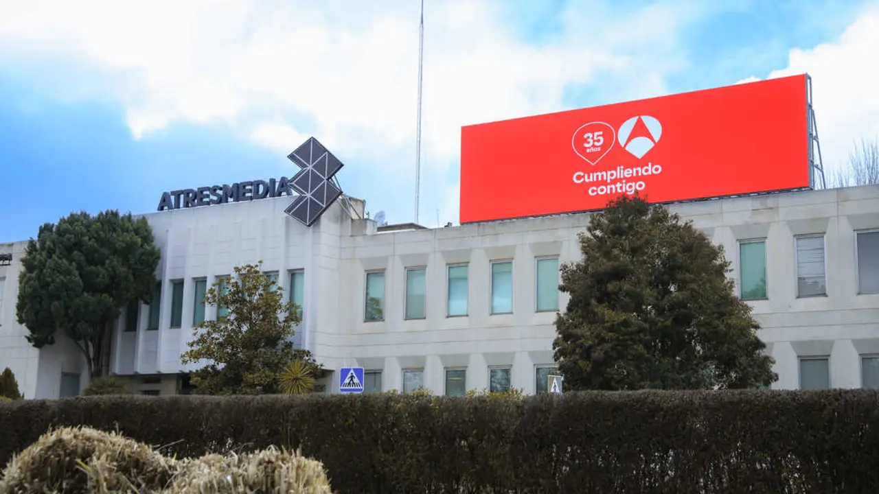 Fachada_35_aniversario_Antena_3