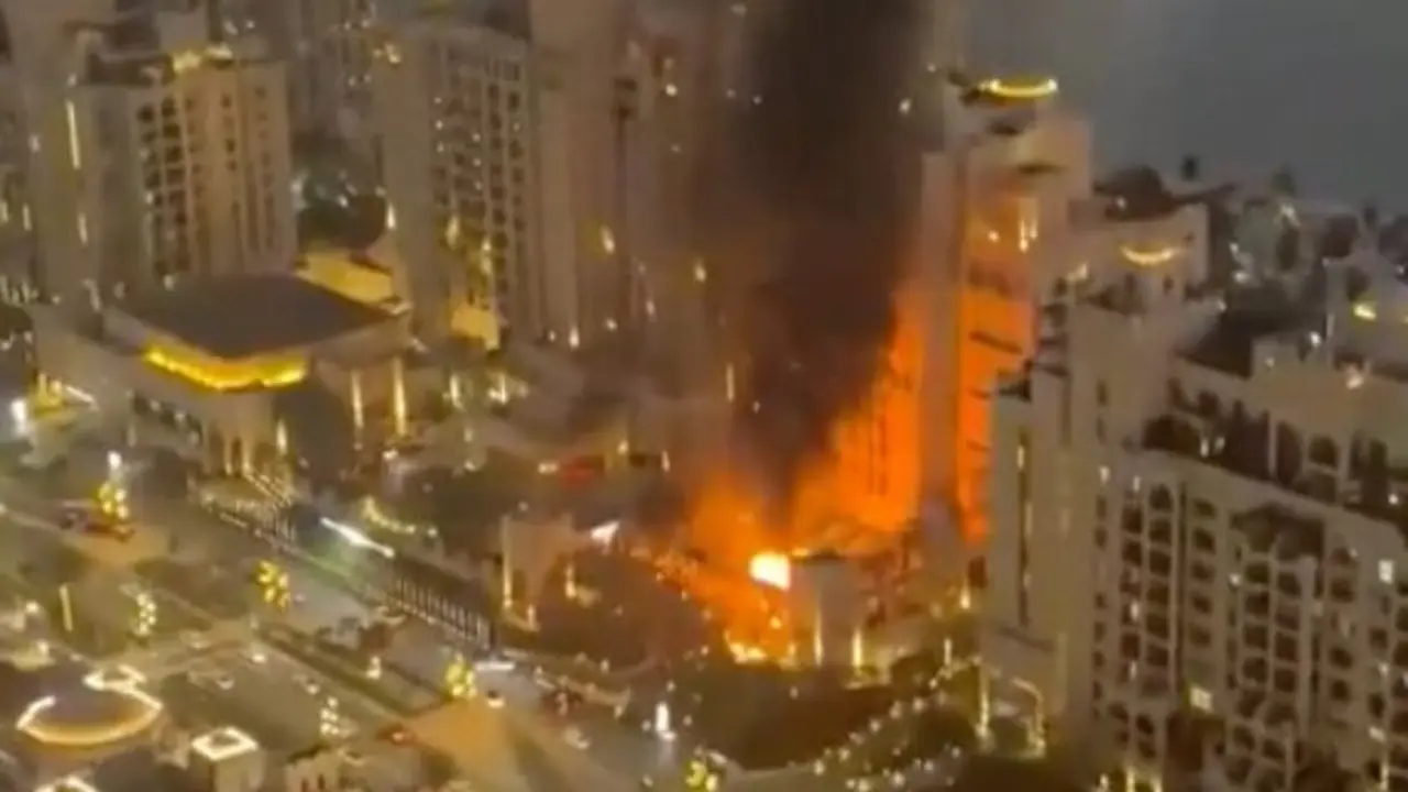 El Palm Hotel en Dub&aacute;i, impactado por un misil iran&iacute;