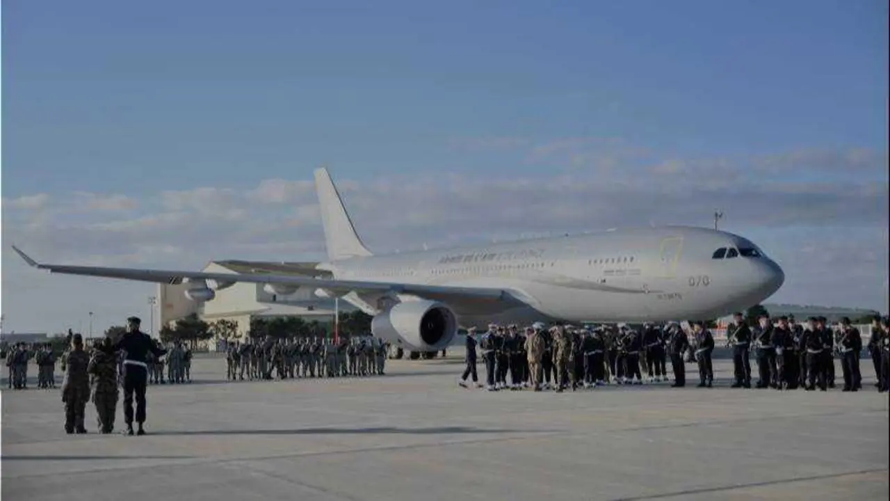 EPA/PHILIPPE MAGONI / POOL