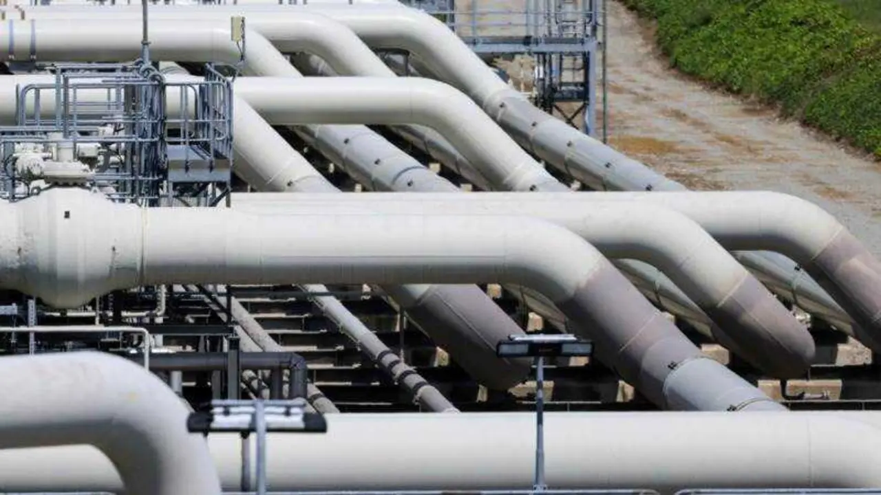 Tuber&iacute;as industriales de gran di&aacute;metro en una instalaci&oacute;n energ&eacute;tica, imagen de la infraestructura de transporte de gas, EPA/HANNIBAL HANSCHKE