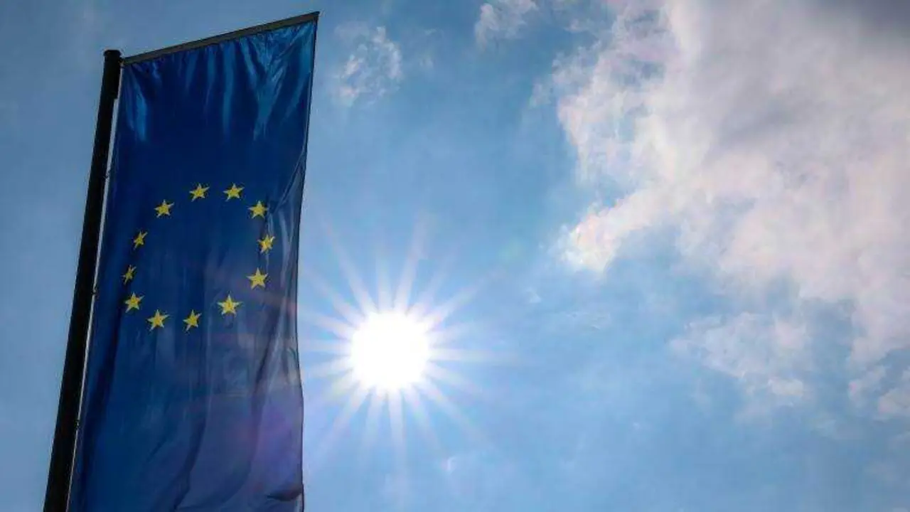 Bandera de la Uni&oacute;n Europea, EPA-EFE/CHRISTOPHER NEUNDORF