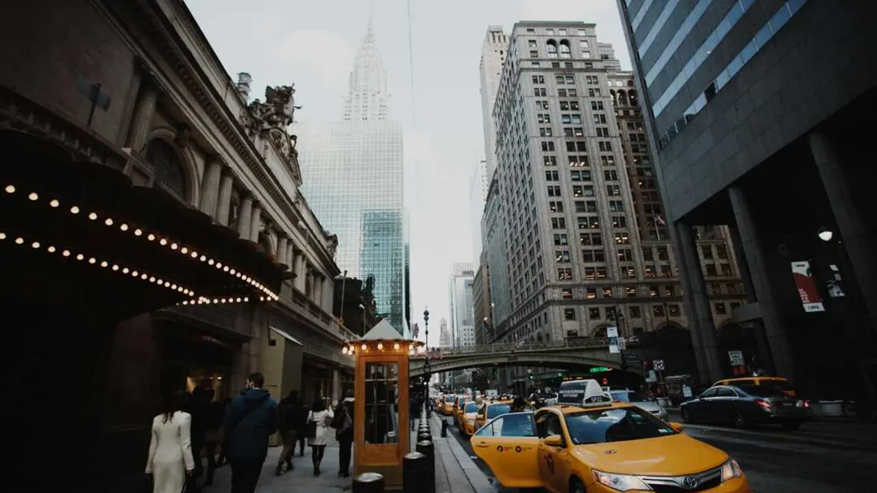 wall street pexels-jimmy-teoh-294331-1634275