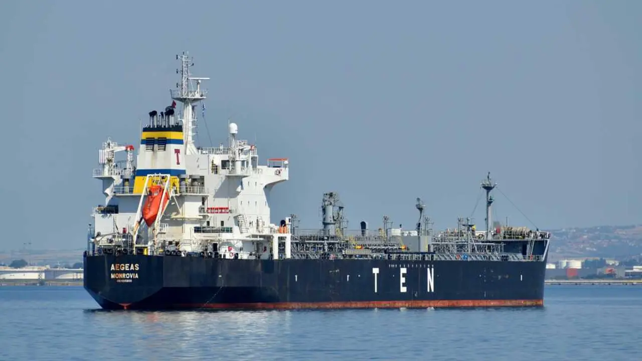 Petrolero

Foto de Athanasios Papazacharias en Unsplash