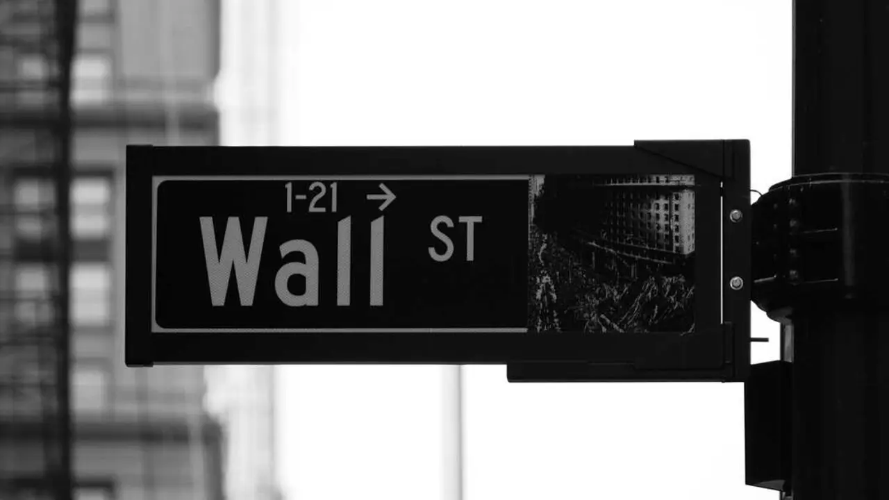 Wall Street

Foto de Patrick Weissenberger en Unsplash