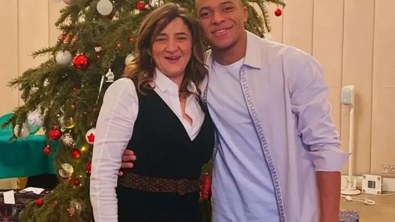 La madre de Mbappe y Mbappe