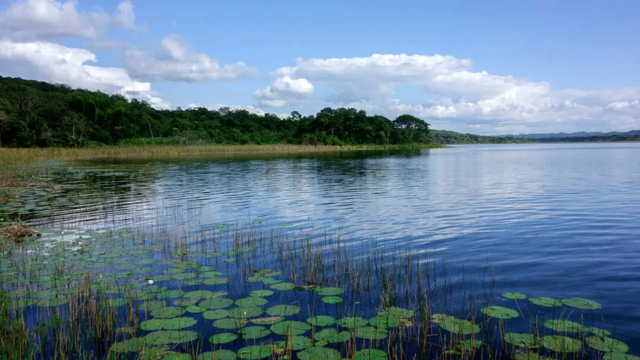 Lago Pet&eacute;n Itz&aacute;