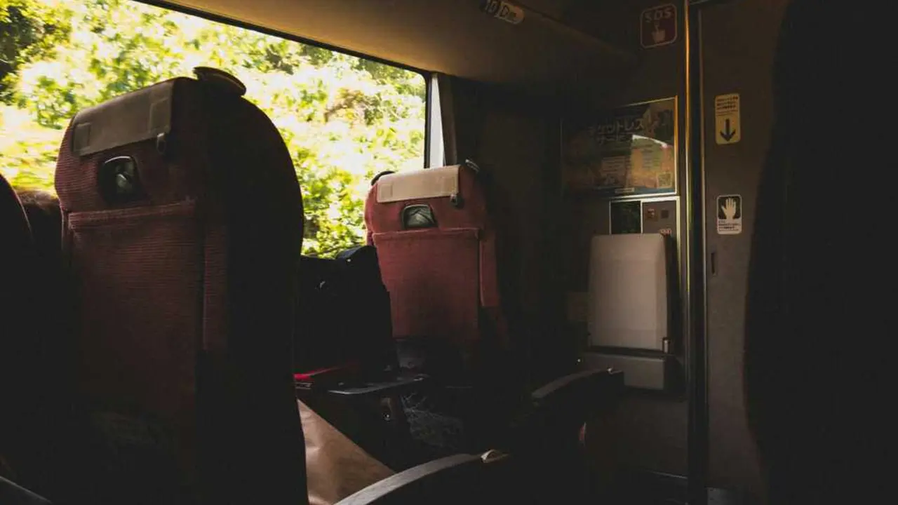 Tren 

Foto de Maz en Unsplash