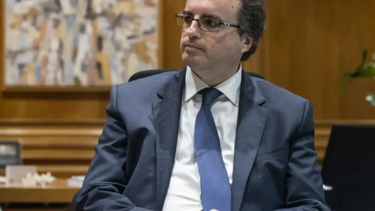 francisco-serrano-en-la-sede-de-ibercaja-e1776063747278-1200x900