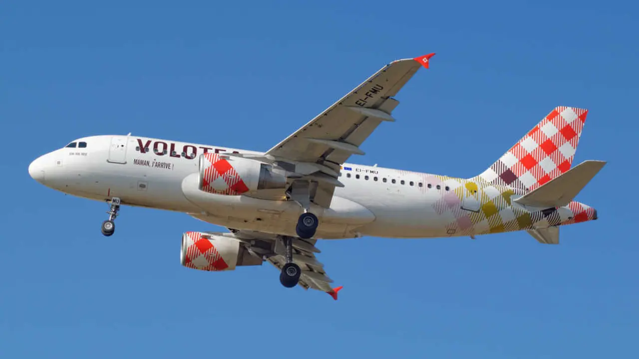 Airbus_A319_Volotea_(33029190796)