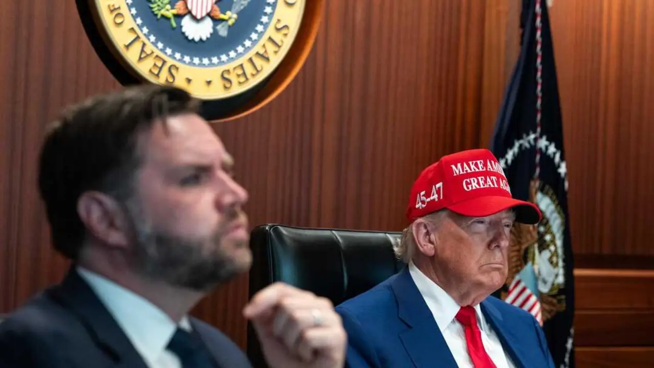 FOTO_TRUMP_SALA_SITUACIÓN_PANTALLÓN