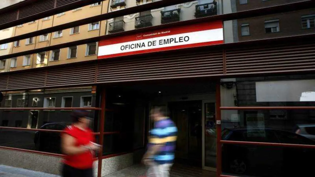 Foto de un edificio de la oficina de desempleo, EPA:JAVIER LIZON