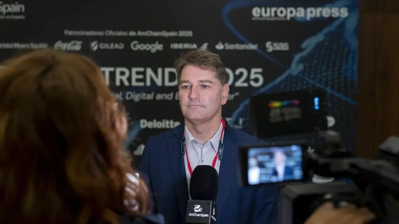 manuel-de-la-rocha-y-belen-gualda-acuden-hoy-al-congreso-por-el-caso-indra-y-escribano-me-1024x676