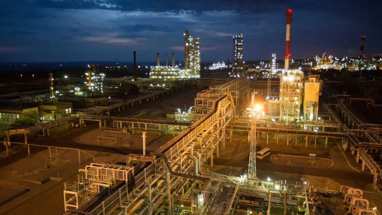 Refiner&iacute;a de Syzran